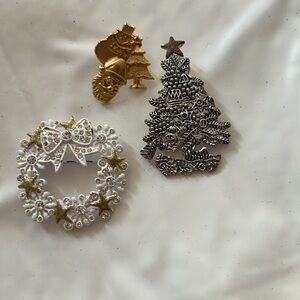 Holiday pin set